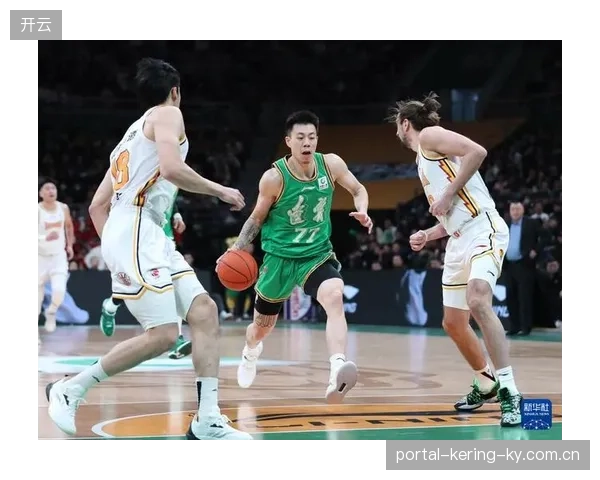CBA球场瞬间：胯下运球过人引爆全场尖叫
