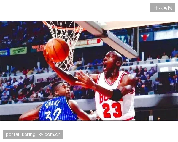 NBA空中拉杆躲闪对抗，如艺术般优雅
